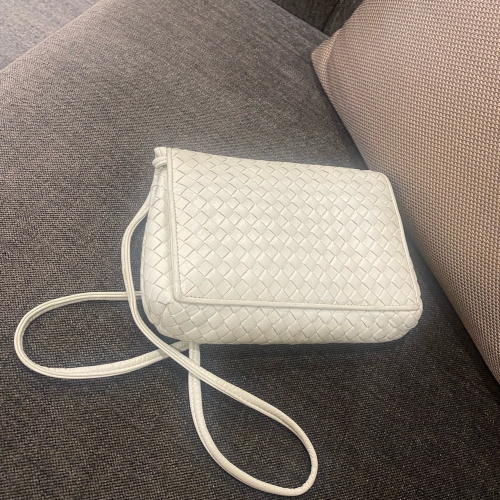 White genuine leather Ashneil crossbody or shoulder bag - Picture 11 of 13